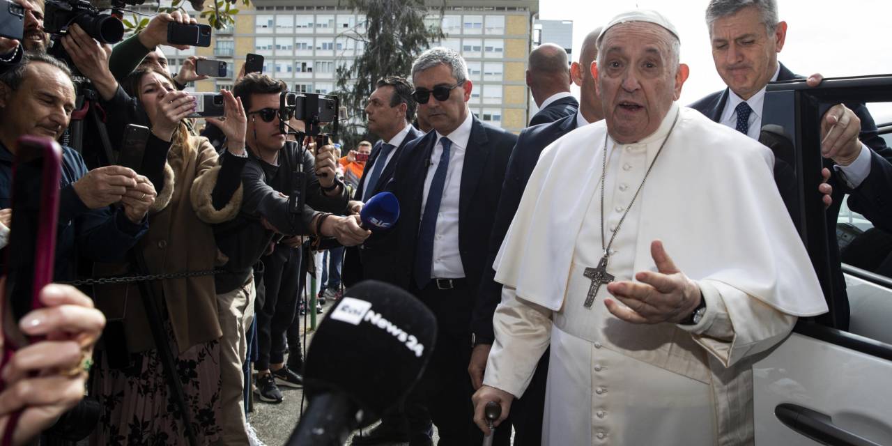 88-Year-Old Pope Francis Dies After Battling Pneumonia 88-Year-Old Pope Francis Dies After Battling Pneumonia