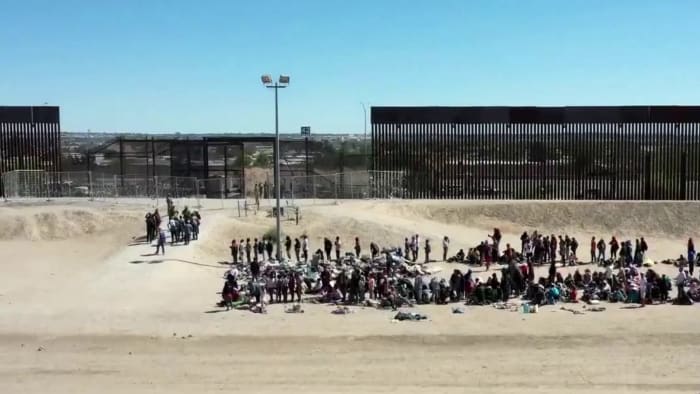 Fewer Border Crossings: White House Reports Decline At Canada-U.S. Border Fewer Border Crossings: White House Reports Decline At Canada-U.S. Border