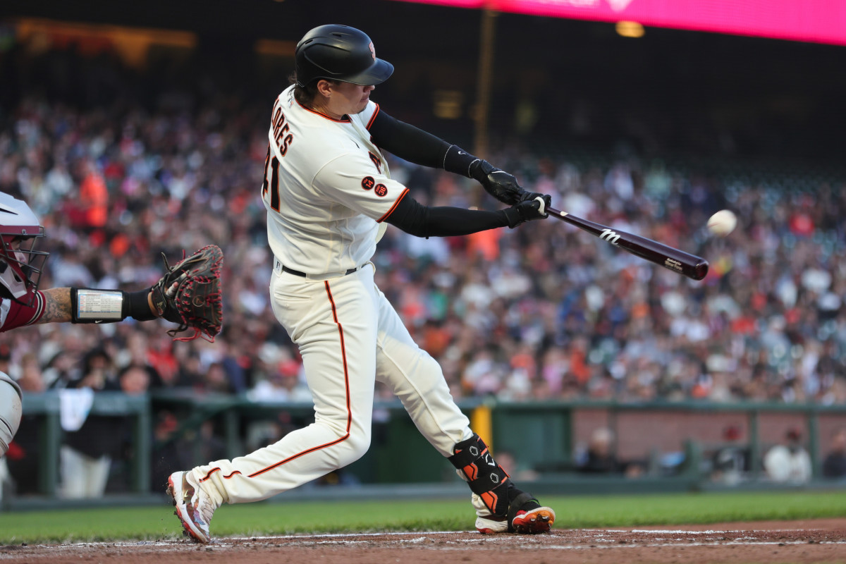 Giants' Victory Fueled By Flores And Lee