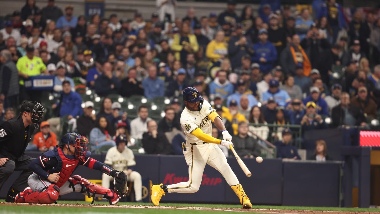 Jackson Chourio's Two Home Runs Power Brewers' 8-2 Victory Over Reds