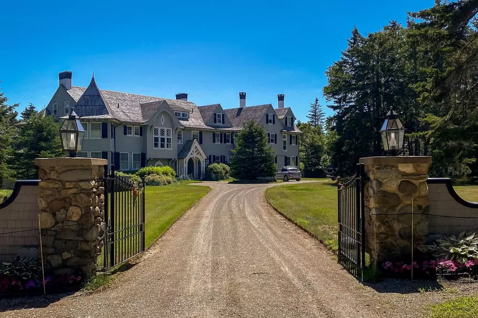 John Travolta's Candid Bedroom Photo: A Look Inside His $3M Home And Fan Reaction John Travolta's Candid Bedroom Photo: A Look Inside His $3M Home And Fan Reaction